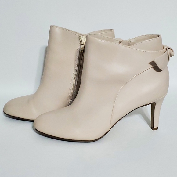 Alfani Step Flex Elegant Cream Ankle Boots Women's Heeled Booties Size 7 - Picture 4 of 9